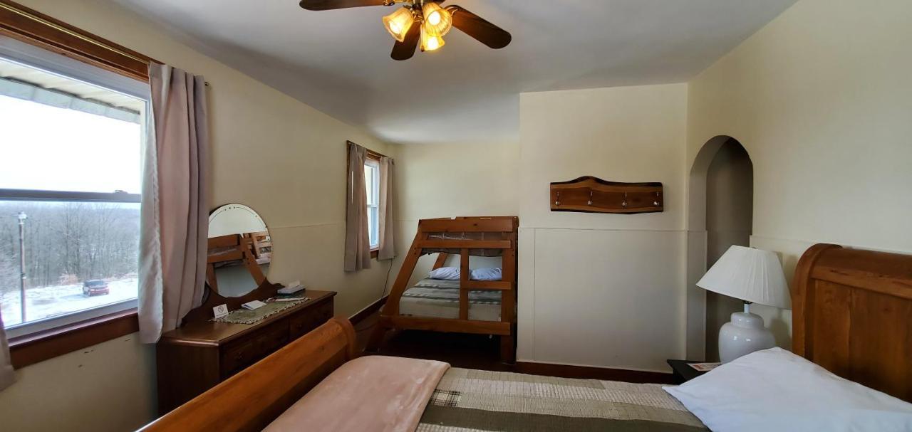 Lakewood Lodge & Restaurant Bagian luar foto
