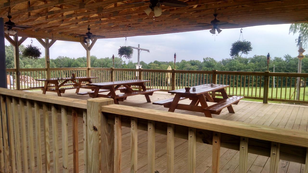 Lakewood Lodge & Restaurant Bagian luar foto