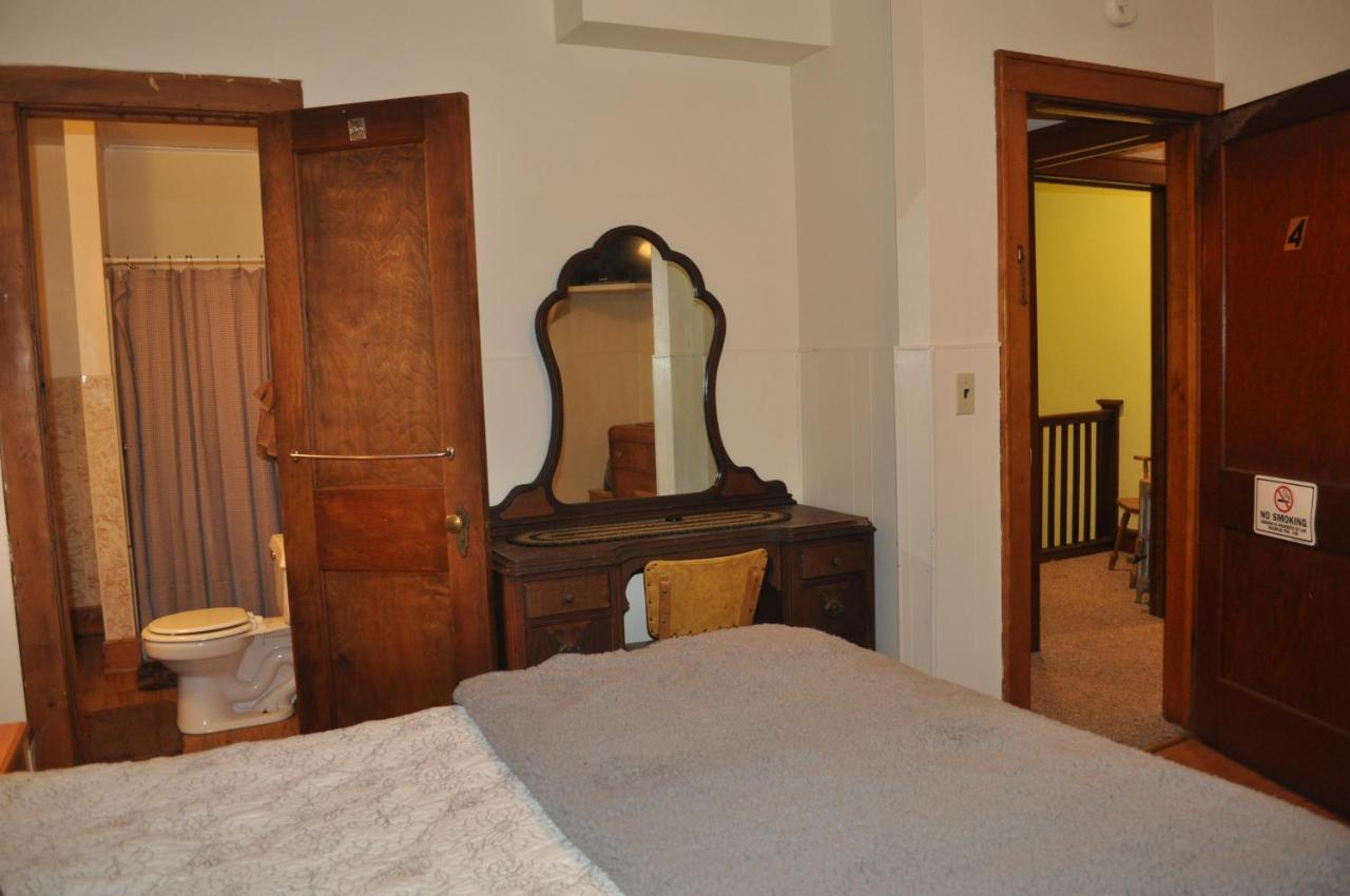 Lakewood Lodge & Restaurant Bagian luar foto