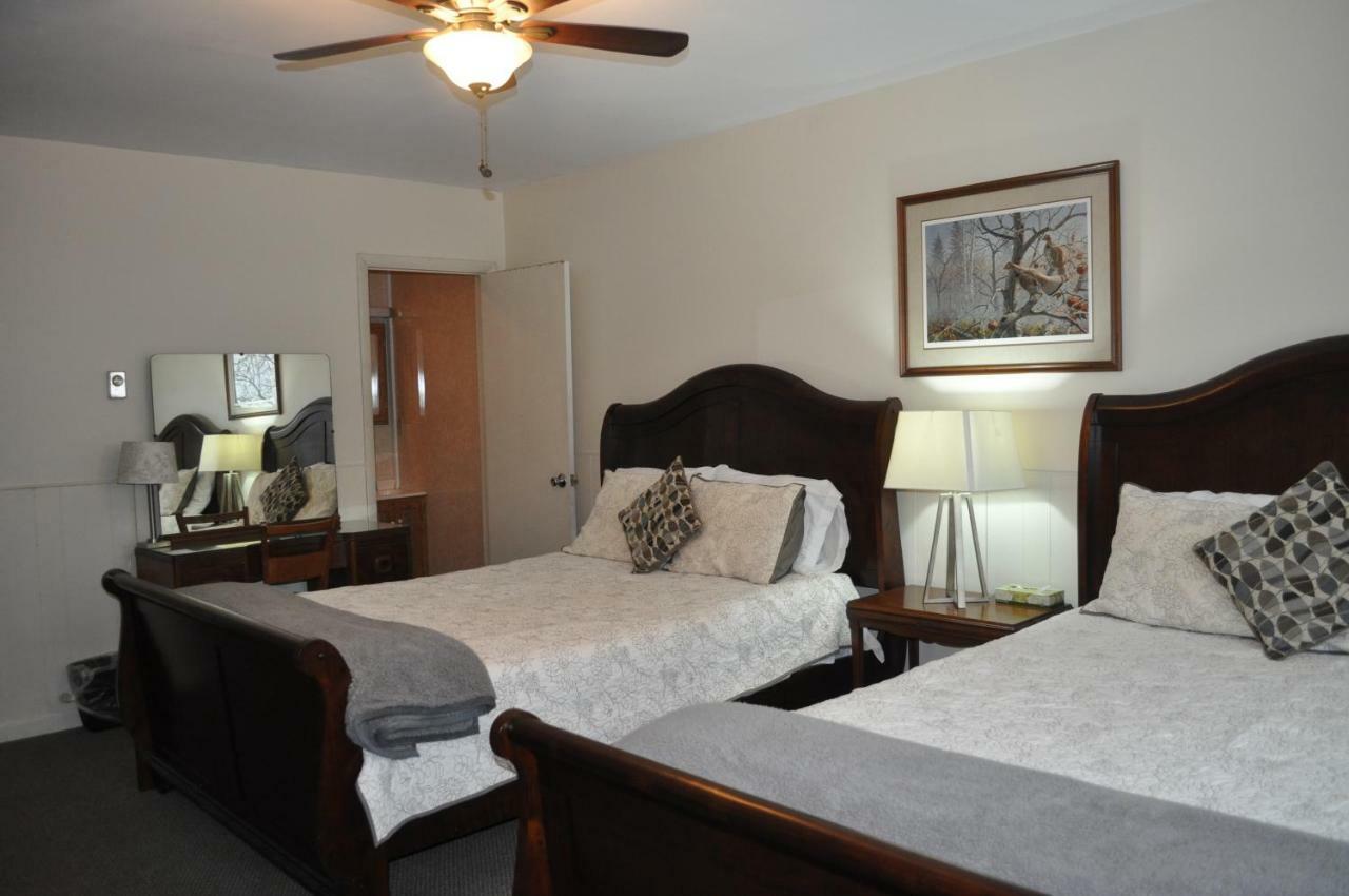 Lakewood Lodge & Restaurant Bagian luar foto